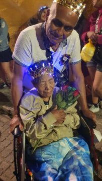 Imágenes para rendir homenaje a persona finada, estas pueden variar en su contenido.