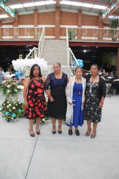 Imágenes para rendir homenaje a persona finada, estas pueden variar en su contenido.