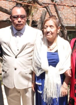 Imágenes para rendir homenaje a persona finada, estas pueden variar en su contenido.