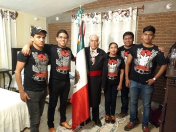 Imágenes para rendir homenaje a persona finada, estas pueden variar en su contenido.