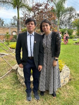 Imágenes para rendir homenaje a persona finada, estas pueden variar en su contenido.