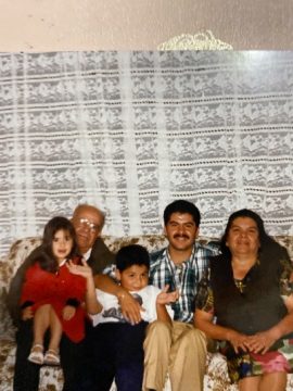 Imágenes para rendir homenaje a persona finada, estas pueden variar en su contenido.