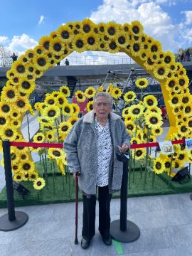 Imágenes para rendir homenaje a persona finada, estas pueden variar en su contenido.