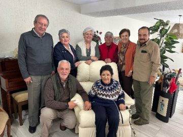 Imágenes para rendir homenaje a persona finada, estas pueden variar en su contenido.