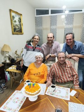 Imágenes para rendir homenaje a persona finada, estas pueden variar en su contenido.