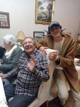 Imágenes para rendir homenaje a persona finada, estas pueden variar en su contenido.