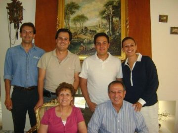 Imágenes para rendir homenaje a persona finada, estas pueden variar en su contenido.