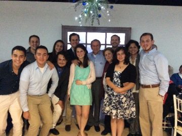 Imágenes para rendir homenaje a persona finada, estas pueden variar en su contenido.