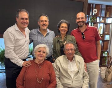 Imágenes para rendir homenaje a persona finada, estas pueden variar en su contenido.