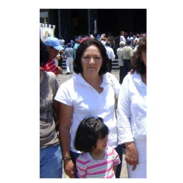 Imágenes para rendir homenaje a persona finada, estas pueden variar en su contenido.