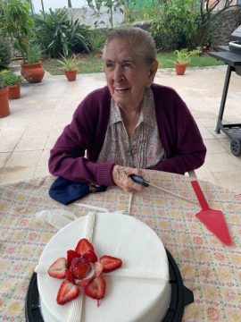 Imágenes para rendir homenaje a persona finada, estas pueden variar en su contenido.