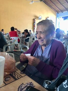 Imágenes para rendir homenaje a persona finada, estas pueden variar en su contenido.
