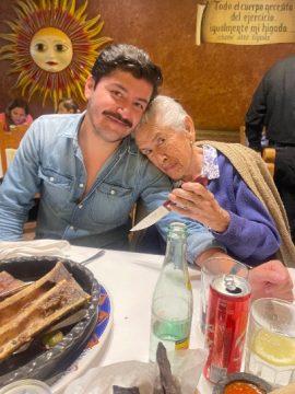 Imágenes para rendir homenaje a persona finada, estas pueden variar en su contenido.
